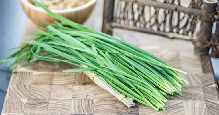 Ăn rau hẹ có tác dụng gì và thành phần dinh dưỡng trong rau hẹ
