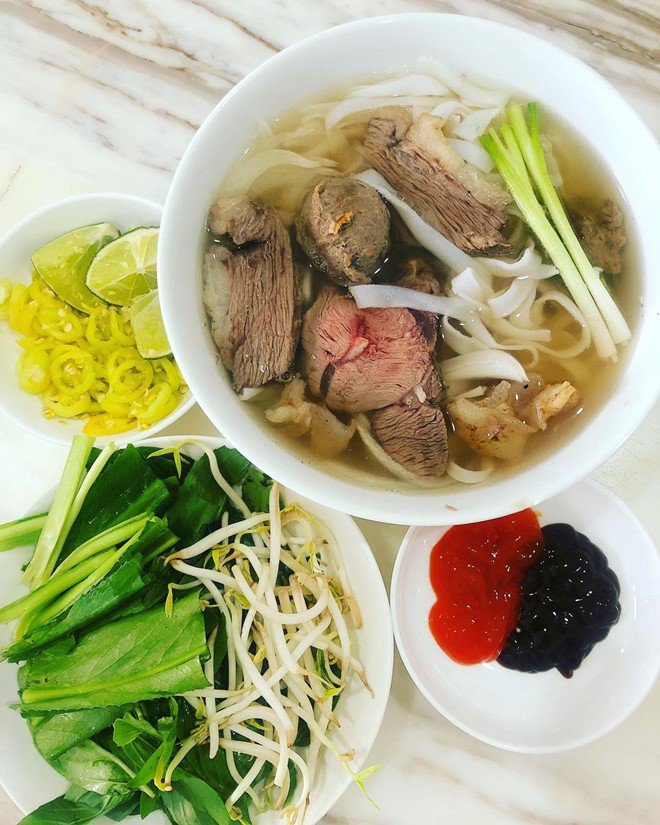 Sao vào bếp: Phục lăn amp;#34;soái ca chưa vợamp;#34; Hứa Vĩ Văn, còn làm bánh cổ vũ tuyển Việt Nam - 12