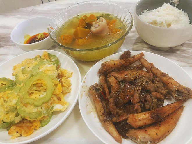 Sao vào bếp: Phục lăn amp;#34;soái ca chưa vợamp;#34; Hứa Vĩ Văn, còn làm bánh cổ vũ tuyển Việt Nam - 14