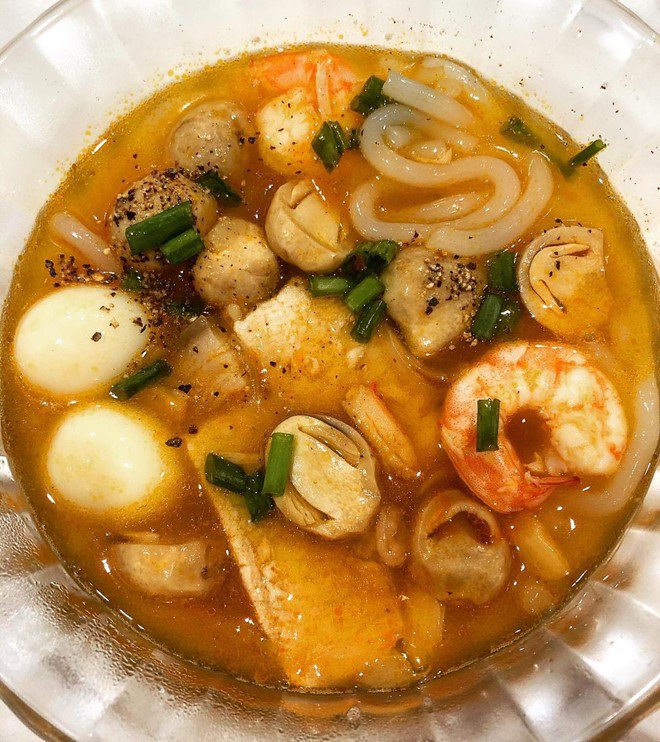 Sao vào bếp: Phục lăn amp;#34;soái ca chưa vợamp;#34; Hứa Vĩ Văn, còn làm bánh cổ vũ tuyển Việt Nam - 11