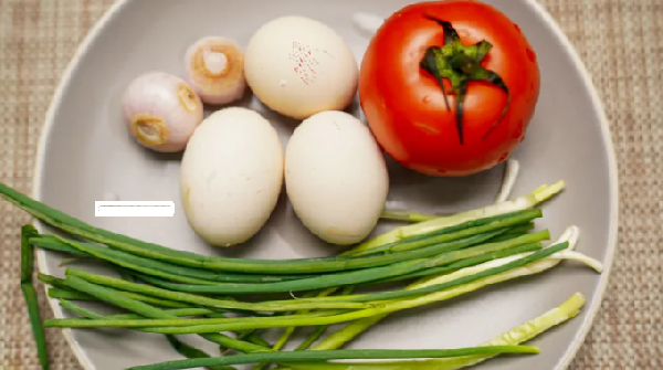 3 cách làm trứng sốt cà chua đơn giản vài phút là có món ngon - 1