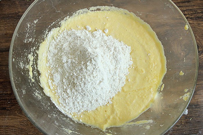 Thừa 2 bắp ngô không biết làm gì, vợ nhanh tay chế thành món ăn sáng cả nhà mê mẩn - 4
