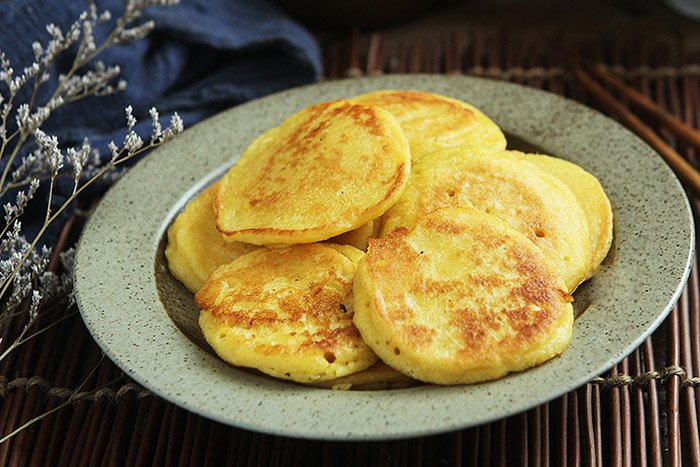 Thừa 2 bắp ngô không biết làm gì, vợ nhanh tay chế thành món ăn sáng cả nhà mê mẩn - 7