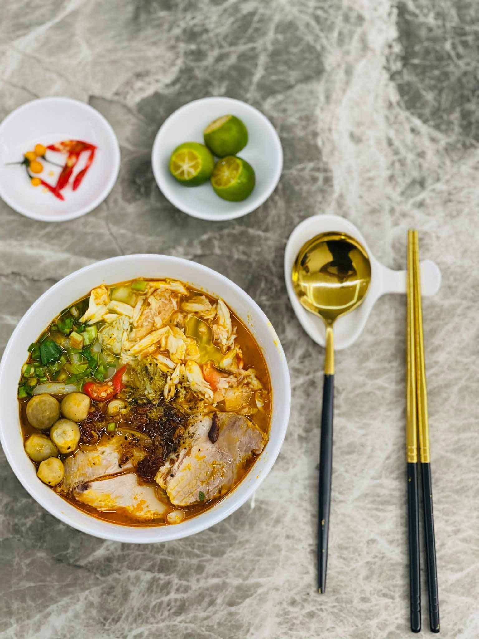 Việt Hương về Việt Nam sinh sống, nấu bát bún “ú ụ topping” trông thật đã mắt - 3