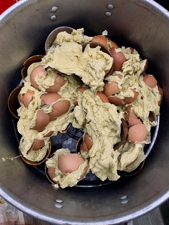 Mùi thơm của những chiếc trứng nướng chắc chắn sẽ khiến bạn muốn ăn ngay lập tức. Hãy xem hình ảnh liên quan đến từ khóa này để được chiêm ngưỡng hình ảnh của những chiếc trứng nướng ăn là ghiền!