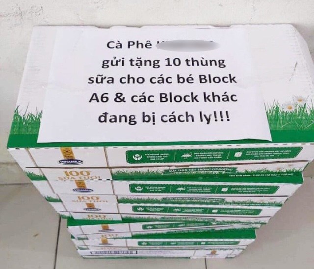 Những hình ảnh tình làng nghĩa xóm thân thương trong khu vực “phong tỏa chồng phong tỏa” ở TP.HCM - 7