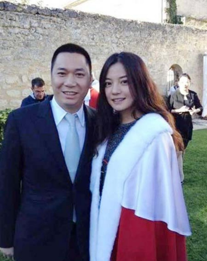 Huỳnh Hữu Long từng lấy vợ hoa hậu, Triệu Vy chưa bao giờ nhắc tới người phụ nữ này - 1
