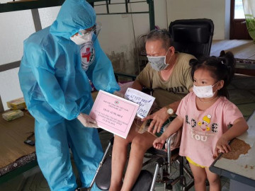 Người phụ nữ nghèo mắc COVID-19: Vào viện vẫn đau đáu về người chồng tật nguyền và con gái nhỏ - Vimarsana News