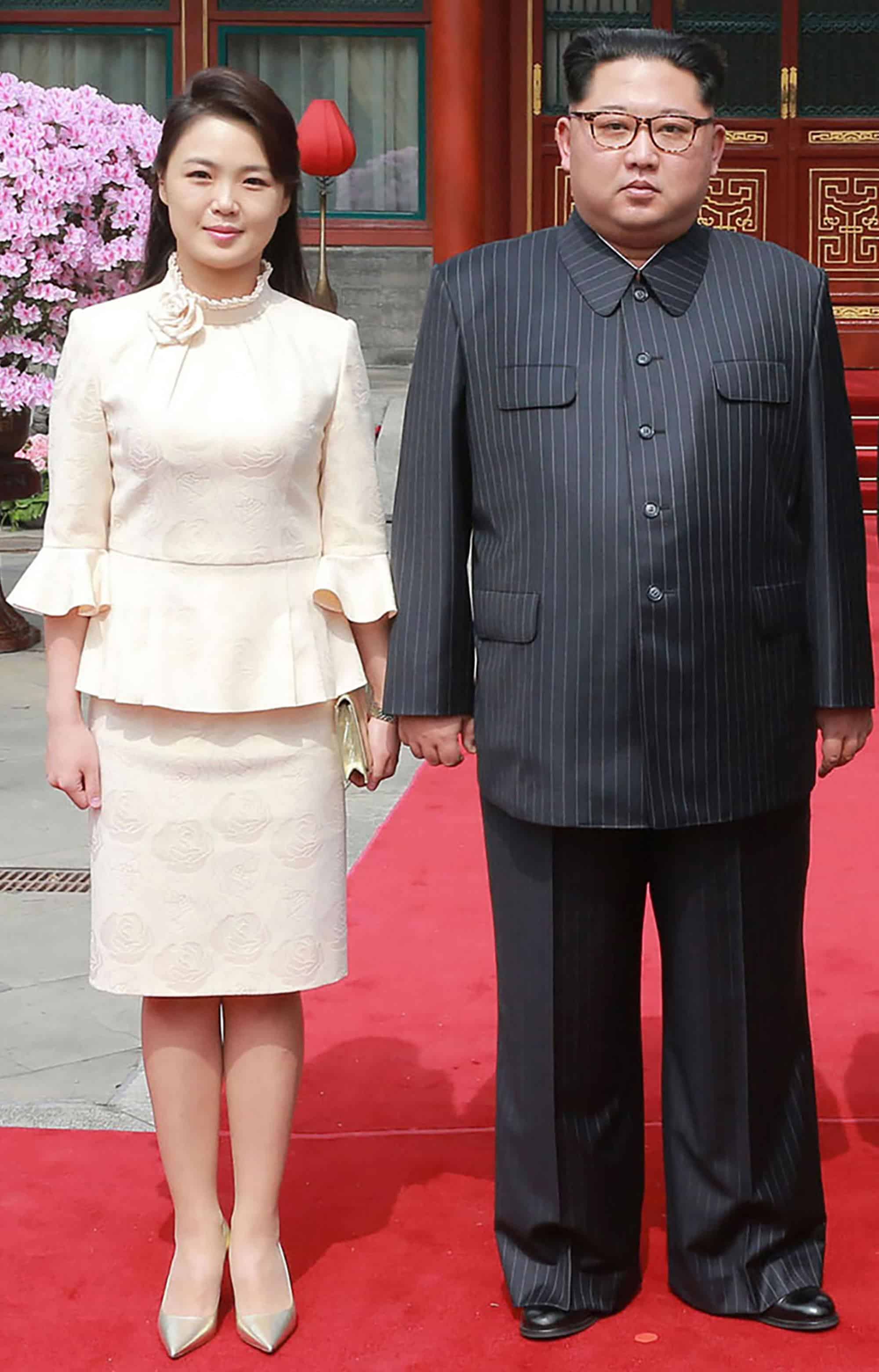 Nhan sắc xinh đẹp, phu nhân Chủ tịch Kim Jong-un chỉ mặc một kiểu trang phục - 6
