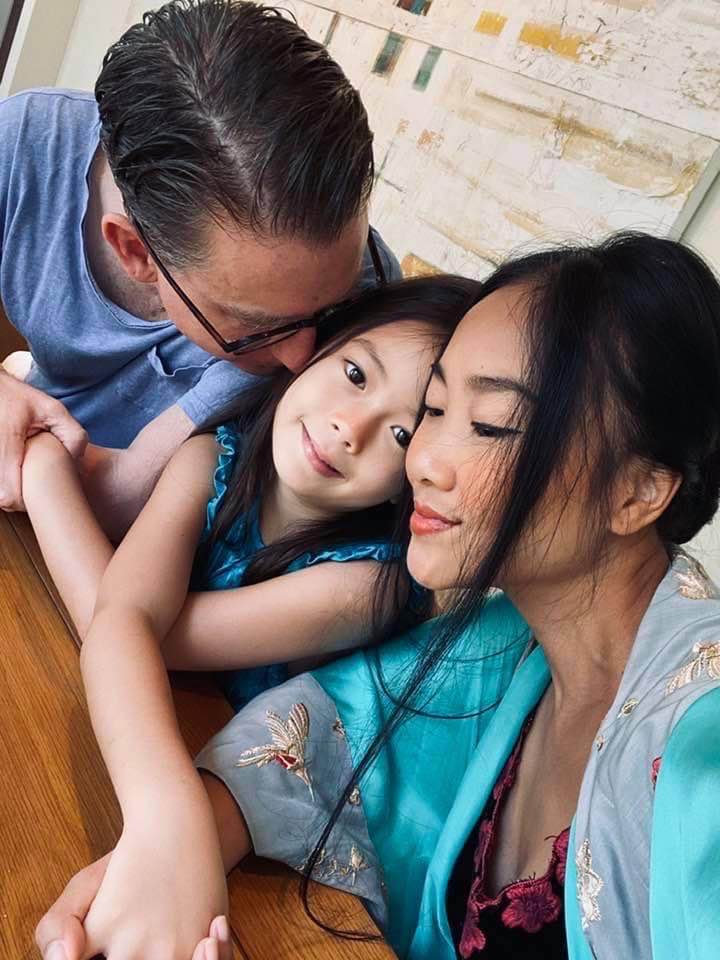 Mỹ nhân Việt lấy chồng Tây: Người ôm con ở nhà thuê, người sống sang chảnh nước ngoài - 3