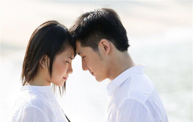 Sau đêm tân hôn cùng cô vợ ngây thơ, sáng ra tôi phải lê từng bước chân đau đớn  - 1