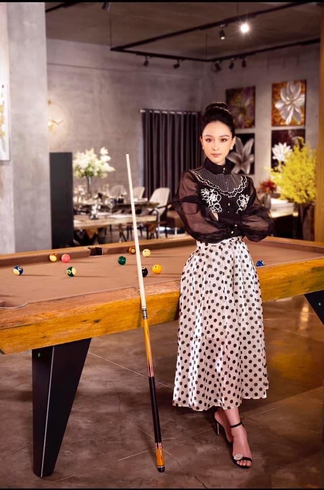 Giữ chức Giám đốc, Hoa hậu Trương Hồ Phương Nga đến công sở ăn mặc sang chảnh, quyền lực  - 7