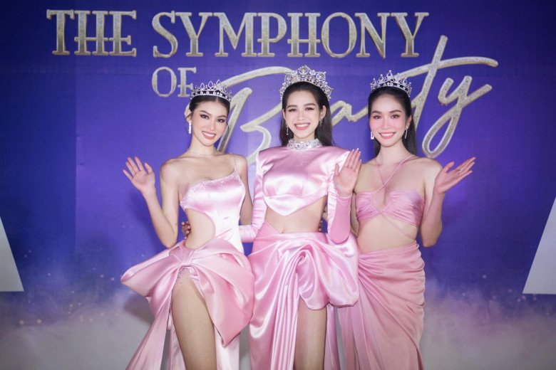 Đại chiến váy áo của 3 nàng hậu tại Miss World Vietnam: Người khen quyến rũ, kẻ chê ngày càng lố - 1
