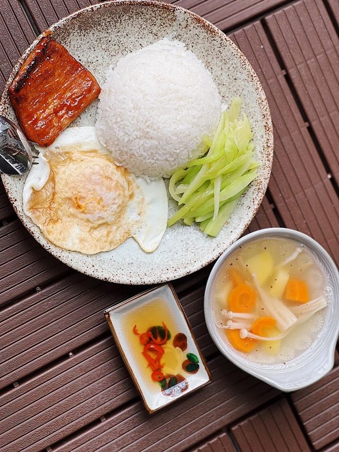 Em Gái Xinh Đẹp Của Angela Phương Trinh Lần Đầu Làm Món Ăn Này, Được Khen  Giỏi Và Khéo