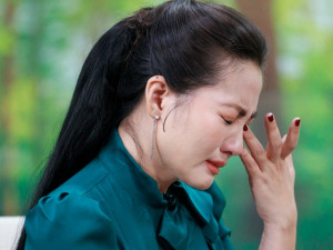 Ngọc Lan khóc hết nước mắt, đòi đóng tiền học phí cho con gái cặp vợ chồng U70