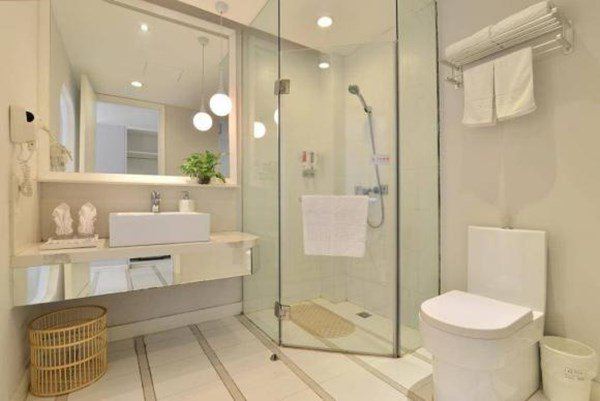 Phòng tắm khách sạn được thiết kế kính “trong veo”, biết lý do bạn sẽ phải ngỡ ngàng - 4