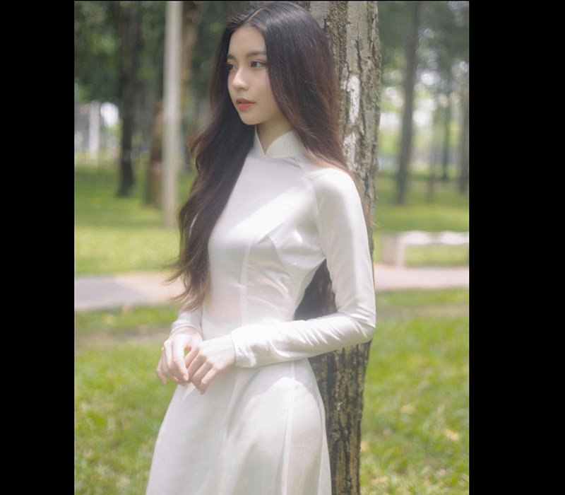 Bâu tên thật là Nguyễn Ngọc Phương Vy sinh ngày 31 tháng 1 năm 2000. Cô nàng được biết đến là hot girl xinh đẹp sở hữu thần thái quý tộc cùng phong cách ăn mặc ấn tượng.
