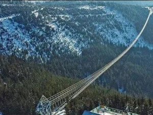 Thót tim với cây cầu treo dài nhất thế giới vắt ngang thung lũng sâu