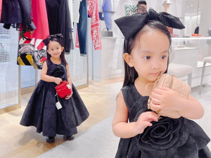 Xuất hiện cô chiêu 3 tuổi sang chảnh nhất hội con sao Việt: Đi sắm hàng hiệu túi nào cũng muốn mua