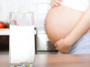 Mang thai tháng đầu có nên uống sữa bầu không?