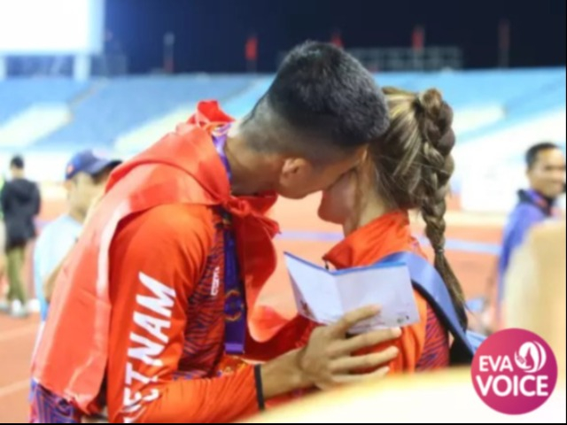 Giành HCV SEA Games 31, nhà vô địch điền kinh Việt thực hiện màn cầu hôn có 1 không 2