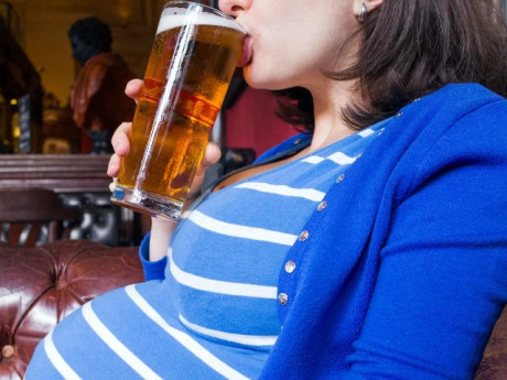 Bà bầu uống bia có an toàn không?