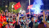 Hình ảnh xúc động sau trận thắng của U23 Việt Nam: "Bác đang cùng chúng cháu hành quân"