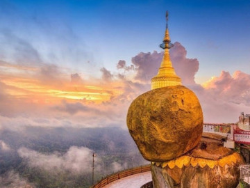 Kỳ lạ hòn đá dát vàng khổng lồ tại Myanmar nằm cheo leo trên vách đá hàng thế kỷ mà không rơi