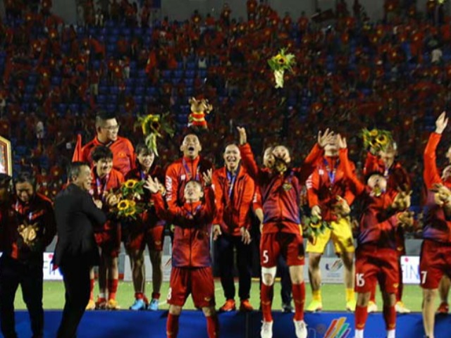 Khoảnh khắc cảm xúc vỡ oà của đội tuyển nữ Việt Nam lần thứ 7 giành HCV SEA Games