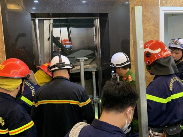 Vụ rơi thang máy 2 người tử vong ở Hà Nội: Xác định nguyên nhân ban đầu