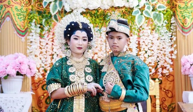 Cô dâu 16 tuổi cưới chú rể 15 tuổi trẻ măng, của hồi môn là 1 mảnh đất, ngỡ ngàng lý do gia đình đưa ra Cô dâu 16 tuổi cưới chú rể 15 tuổi trẻ măng, của hồi môn là 1 mảnh đất, ngỡ ngàng lý do gia đình đưa ra