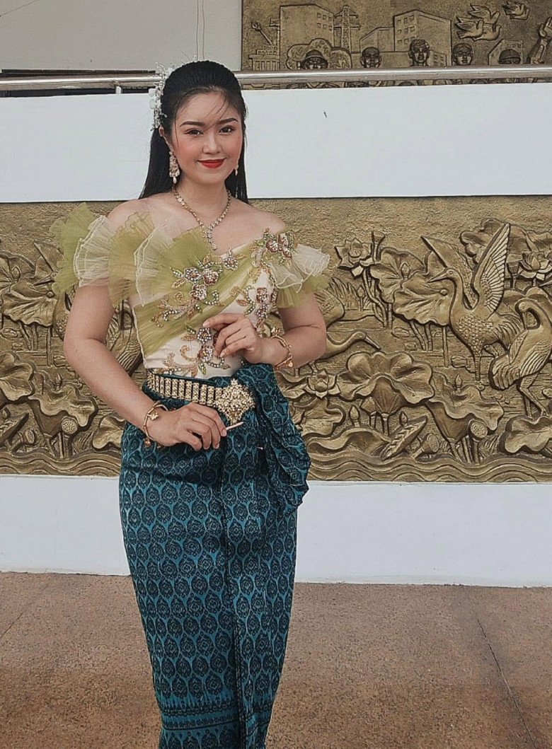 Em gái Lê Phương mặc đồ truyền thống Khmer, nhan sắc được khen không thua Hoa hậu - 5