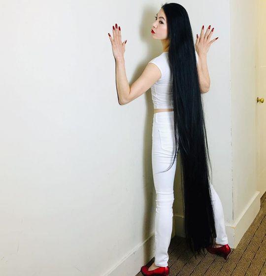 Cao 1m6 nhưng cô gái có mái tóc dài 2m1 làm chấn động mạng xã hội - 4