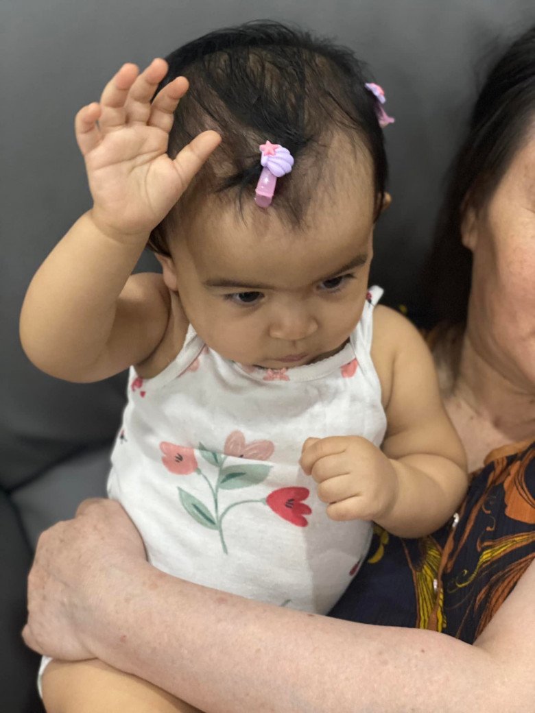 Con gái Võ Hạ Trâm giống bố Ấn Độ vầng trán rộng, tóc lưa thưa, mẹ vẫn quyết làm đẹp - 4