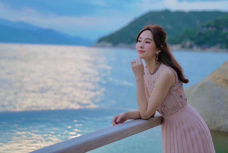 Ở ẩn 3 tháng, Hoa hậu Đặng Thu Thảo xuất hiện với gương mặt hồng hào, da căng mọng như trái chín - 4