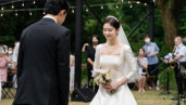 Những điều ấn tượng trong đám cưới Jang Nara: Diện mạo chú rể giấu kín, khách mời là "tình cũ"