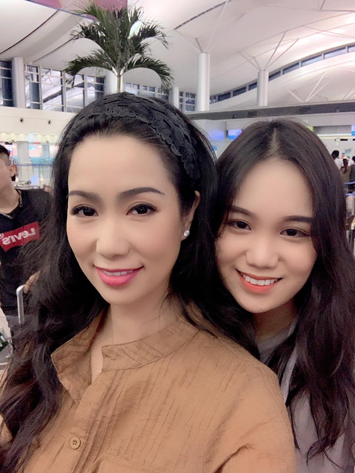 Con gái Trịnh Kim Chi, amp;#34;đối thủ Hoa hậuamp;#34; của con gái Quyền Linh được tặng xe sang, 20 tuổi 1m72 xinh đẹp - 13