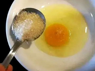 Trứng gà đem hấp với thứ này là thuốc bổ công hiệu, dùng cho trẻ em càng tốt