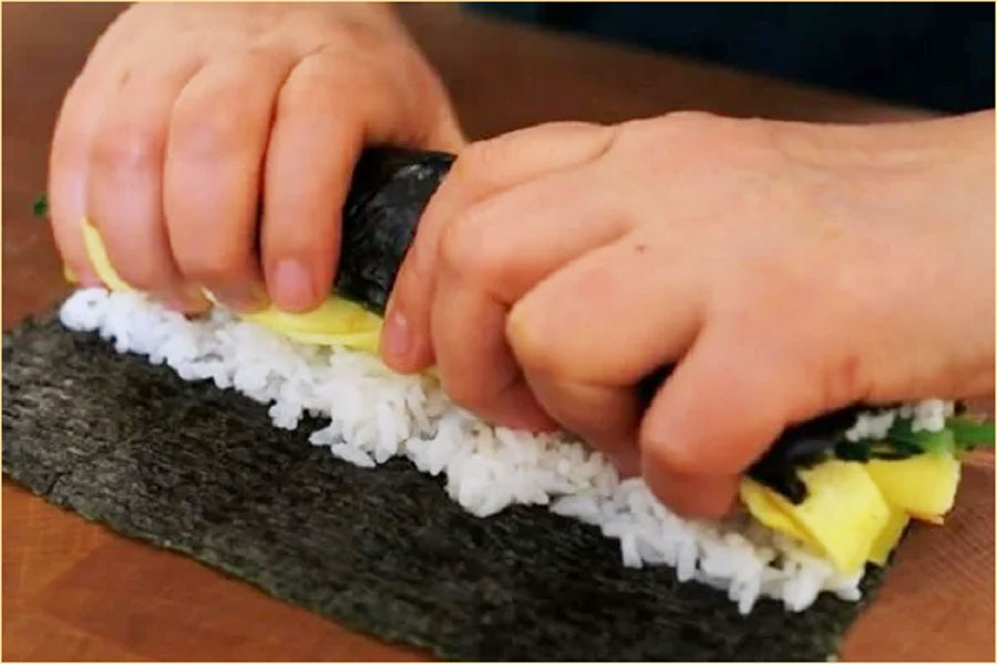 Cách làm kimbap ngon, không bị tanh chuẩn vị Hàn Quốc - 17