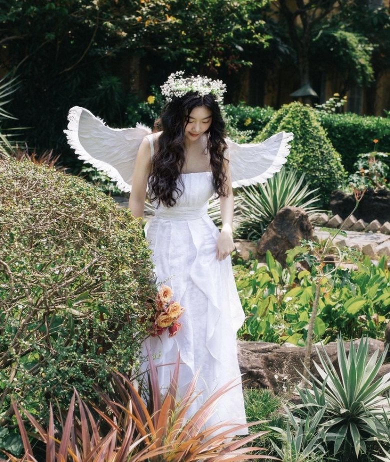  Thiên thần váy trắng xinhhh outfitoftheday Mặc một chiếc váy xoè  màu trắng sẽ là lựa chọn hoàn hảo cho buổi hẹn hò của nàng đó  Instagram