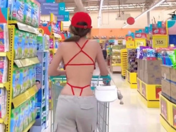 Du học sinh Úc bị phản ứng vì trang phục ở siêu thị