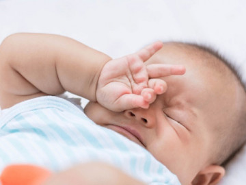 Đứa trẻ tương lai thông minh, não bộ phát triển nhanh sẽ có 3 biểu hiện này khi ngủ