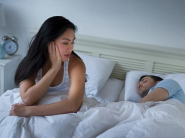 Vợ mới cưới luôn lãnh đạm, chồng lập tức ly hôn khi biết vợ từng sống thử, có 1 con riêng