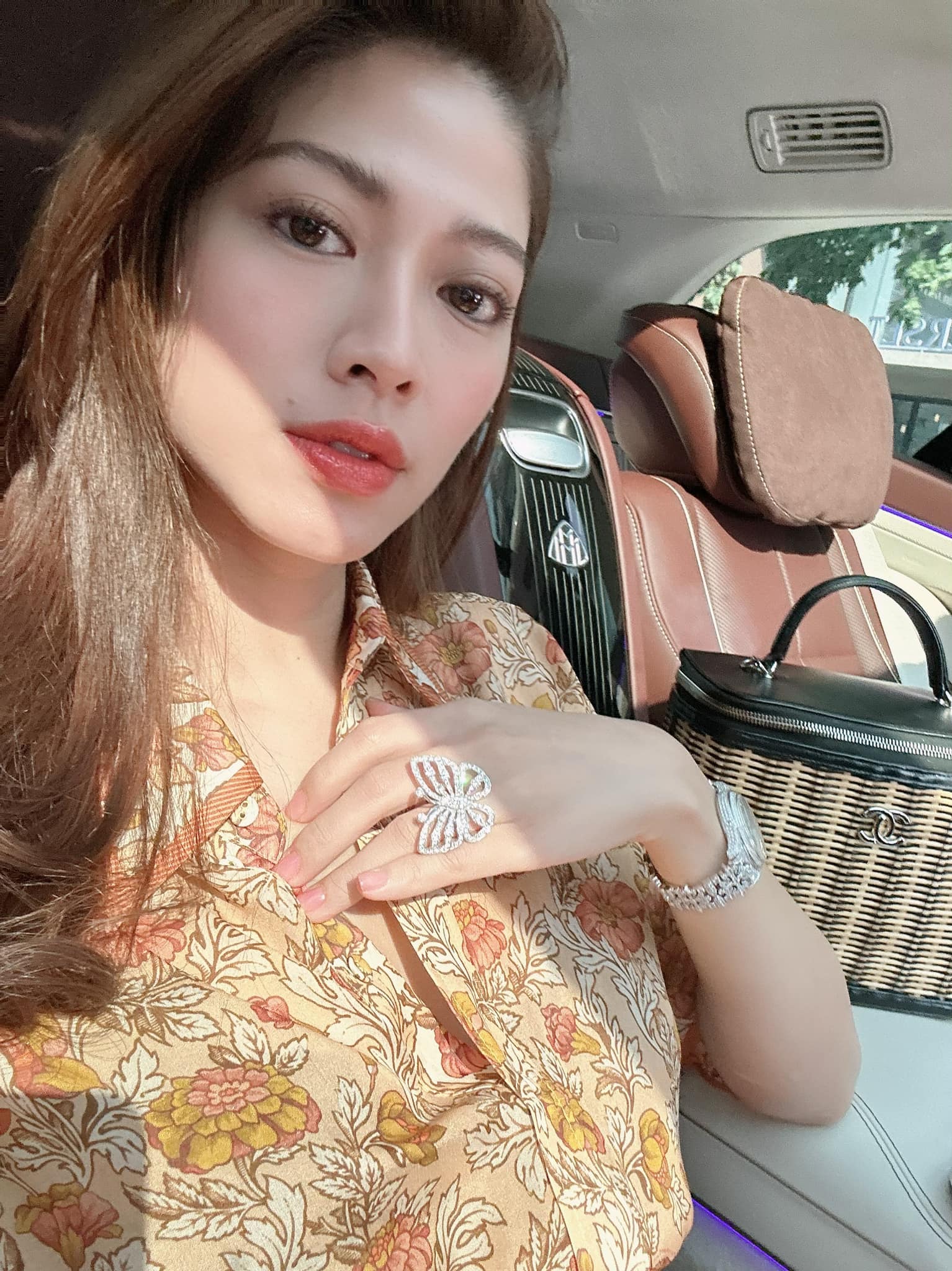 Mùa hè đi làm mặc theo công thức của amp;#34;bà già VTVamp;#34;, chỉ 2 món trên người, vừa gọn vừa đẳng cấp - 8