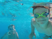 Clip Eva - Cẩn trọng với bệnh viêm tai giữa khi cho trẻ đi bơi mùa hè