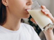 Sức khỏe - Người phụ nữ uống sữa đậu nành kiểu này dẫn đến ung thư, WHO cảnh báo đó là chất gây ung thư 2A