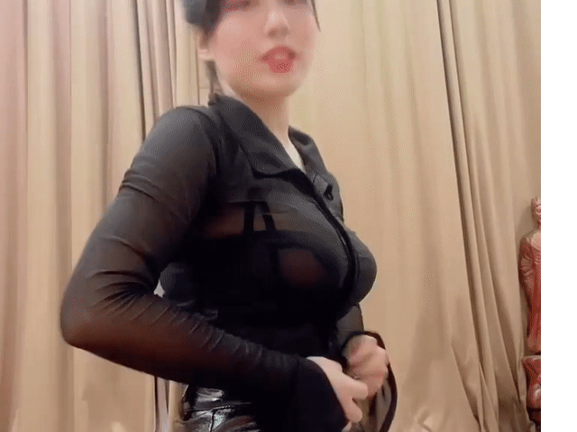 Linh Miu cởi váy show hình xăm chứng thực bị hại, là do mặc hở nhiều nên bị cắt ghép?