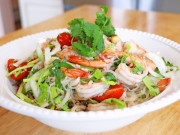 Nắng nóng chán cơm, vợ nhanh tay đem miến trộn với những thứ này ngon mát, tuần ăn vài lần không chán!