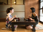 Sức khỏe - Một kiểu ngồi giúp tăng tuổi thọ, giảm bệnh tật, người Việt xưa hay làm nhưng ngày càng bỏ cách ngồi này