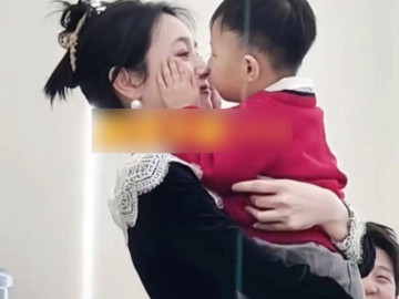 Làm mẹ - Cậu bé đòi hôn môi cô gái xinh đẹp, phản ứng của ông bố bên cạnh làm ai cũng ngượng thay